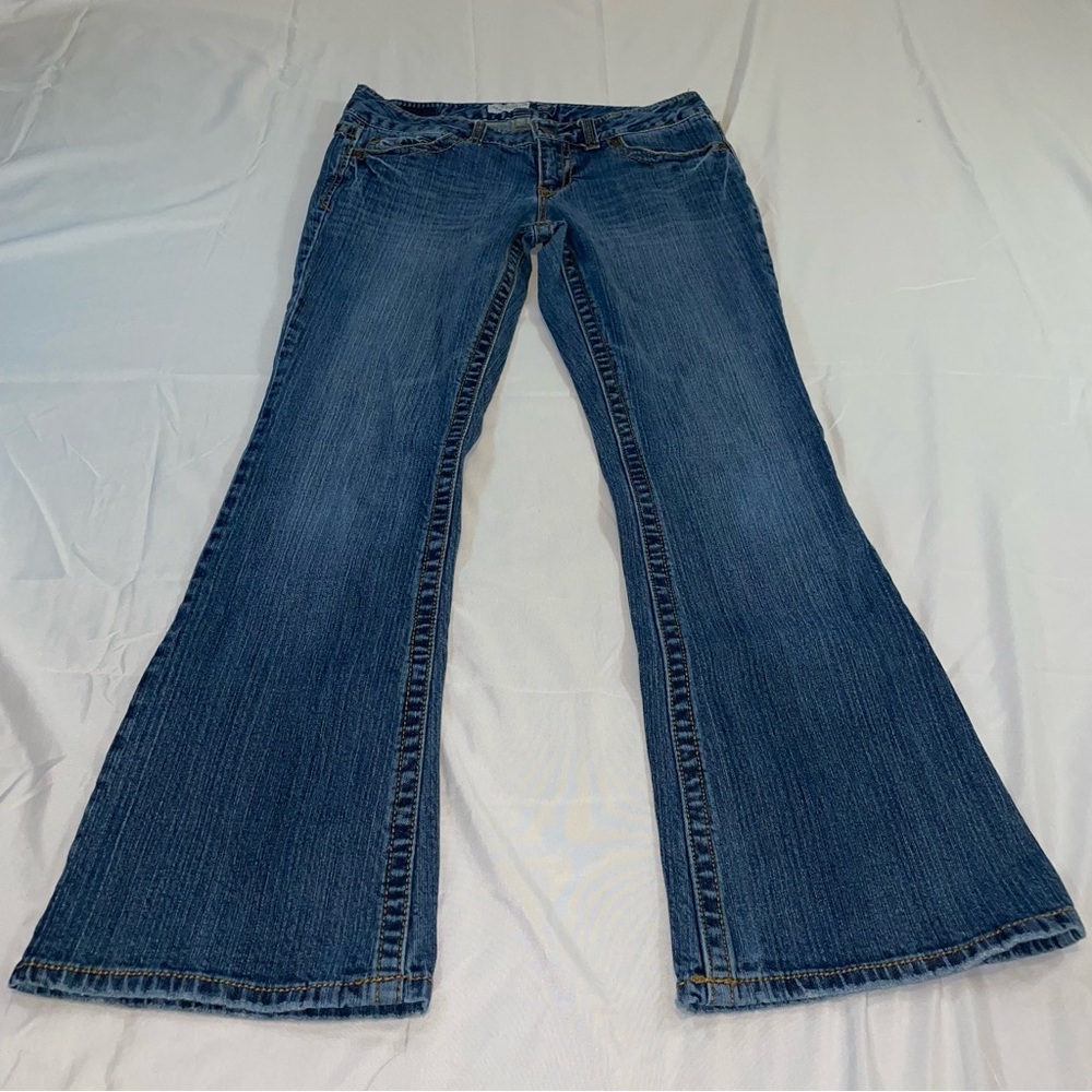 Aeropostale Hailey Skinny Flare Jeans Blue Medium Wash Low Rise Size 7/8 Short